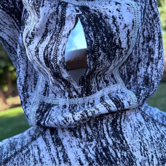 LULULEMON Runbeam Hoodie Heat Wave Print | Size 6 - Picture 12 of 16